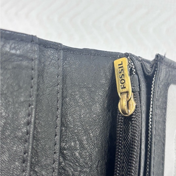 Fossil Black Leather Wallet with Gold Accent - Picture 5 of 12